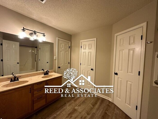 Building Photo - 3 Bedroom Near Gallaway, TN