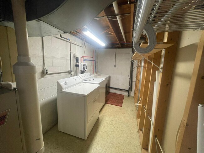 Building Photo - 68 Lilmont Dr