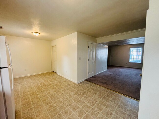 Building Photo - 70 Salem Ln