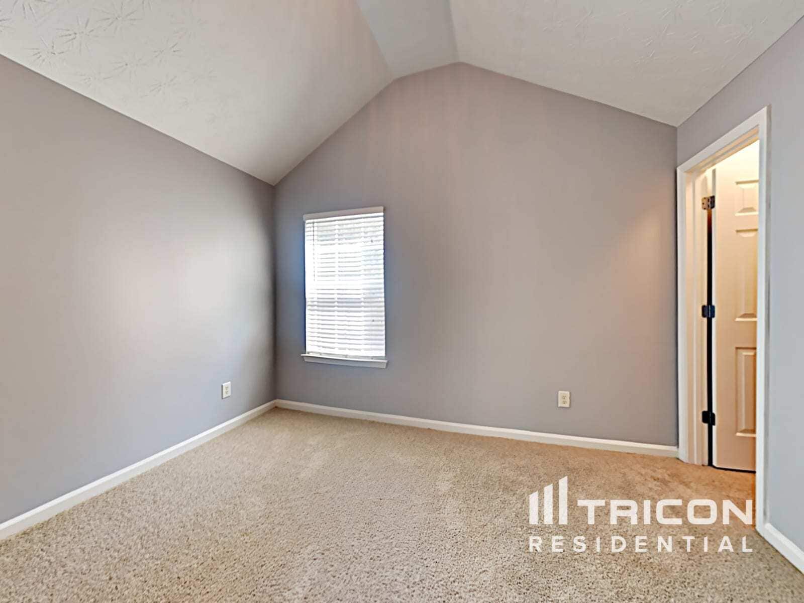 Building Photo - 660 Escalade Dr