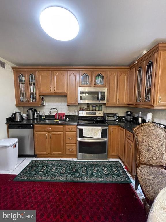 Building Photo - 7746 Brandeis Way