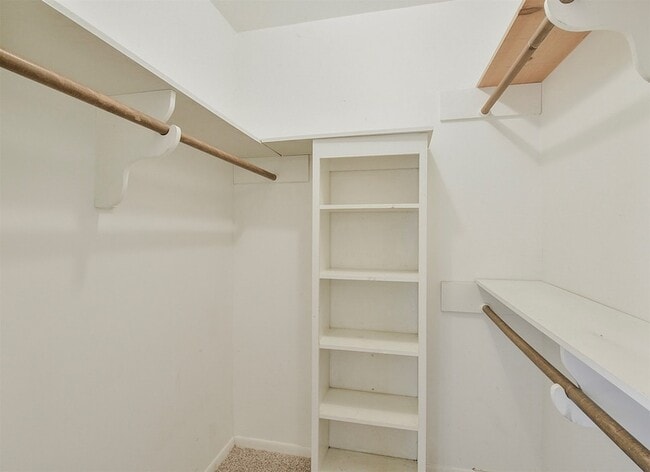 Building Photo - 13915 Roundstone Ln