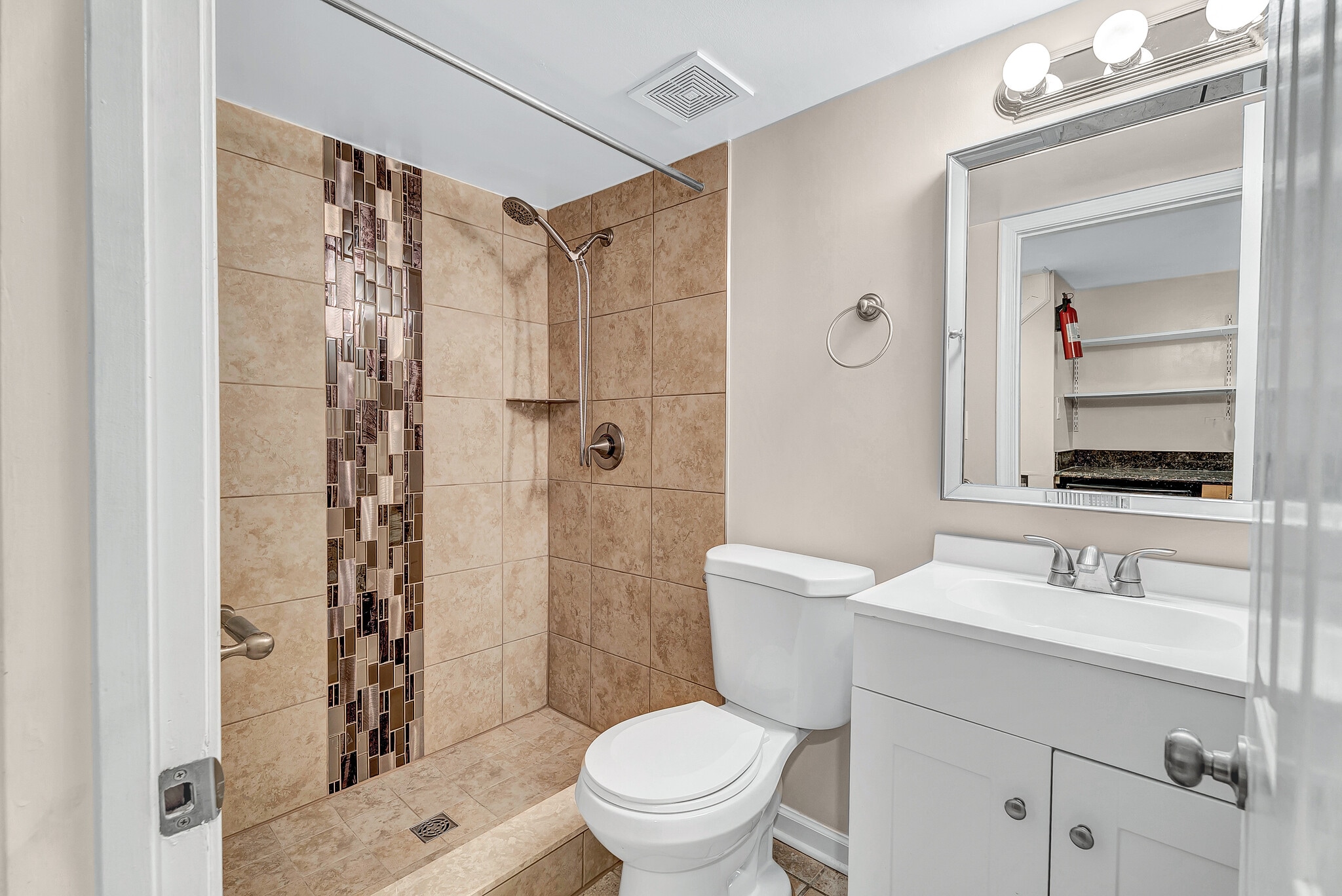 Building Photo - 1921 Bennett Pl NE