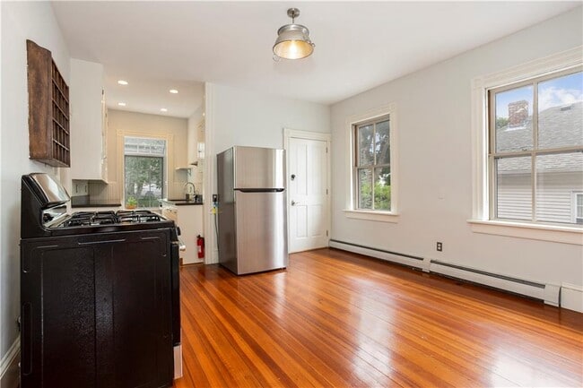 Building Photo - 37 Evergreen St