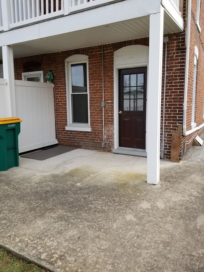 Primary Photo - 250-252 Garfield Street