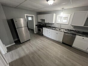 Building Photo - 16 Cummings St