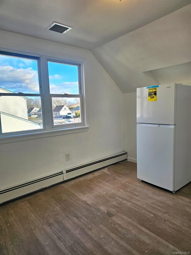 Building Photo - 7 Montgomery St