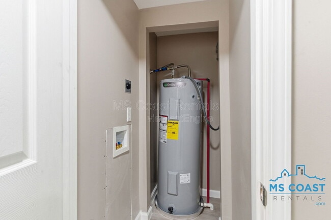 Building Photo - 1528 Ladnier Rd