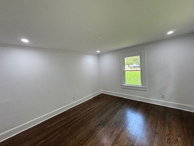 Building Photo - Renovated 3 Bedroom/2 Bath Home