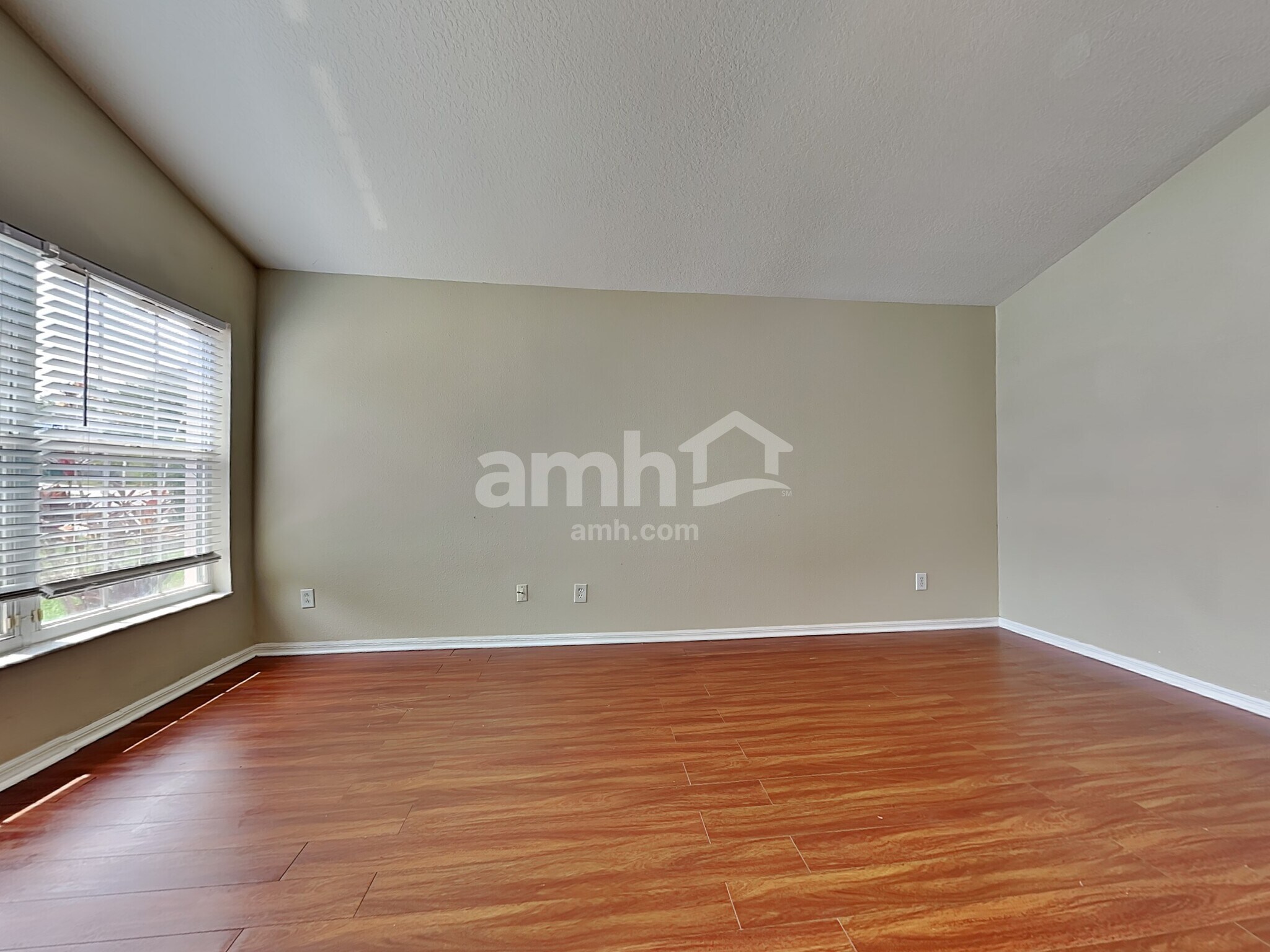 Building Photo - 517 Summer Sails Dr