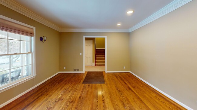 Building Photo - Bethesda/Friendship Heights Four Bedroom I...