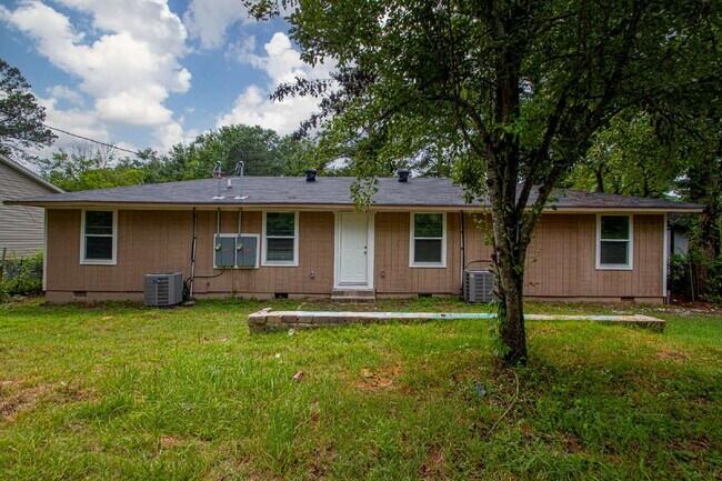 Building Photo - For Rent: Spacious Studio with 2 Baths in ...