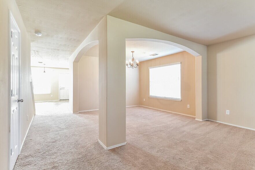 Building Photo - 2527 Floral Bloom Way