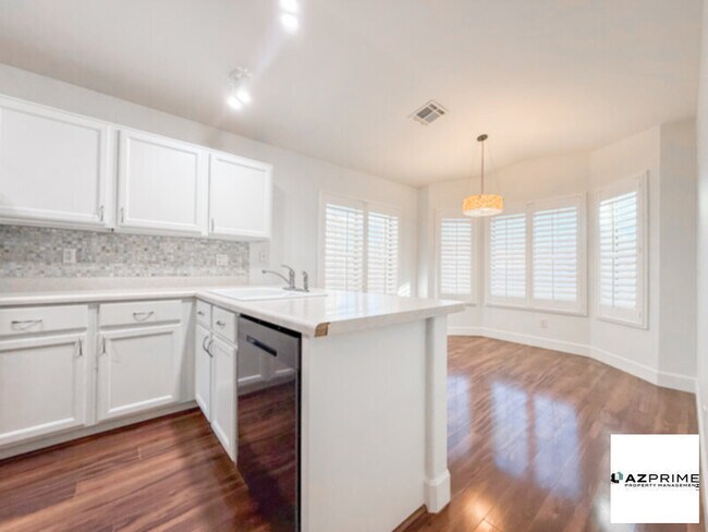Building Photo - Gorgeous 3/2 Phoenix House - Vaulted Ceili...