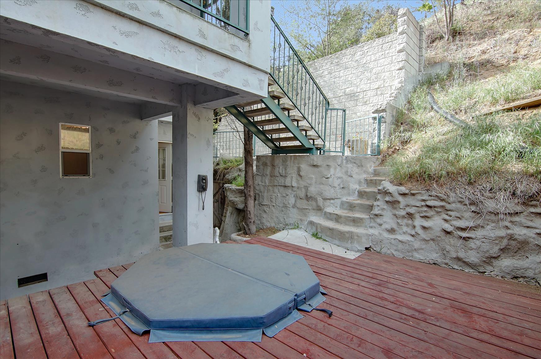 Building Photo - 8527 Wonderland Ave