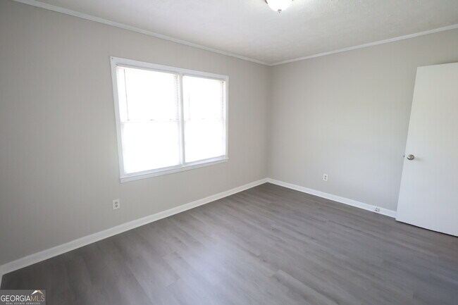 Building Photo - 351 Brook St