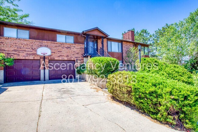 Building Photo - 706 Buzianis Way