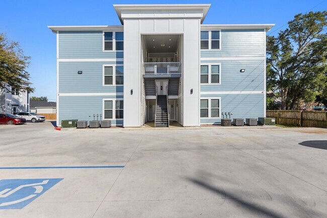 Building Photo - 133 Briarfield Ave