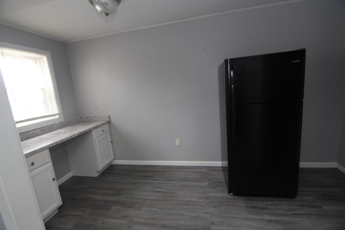 Building Photo - 526 21st St