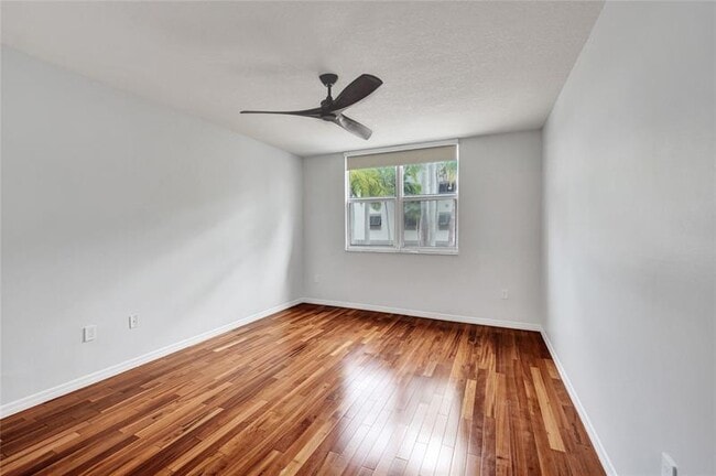 Building Photo - 2421 NE 65th St