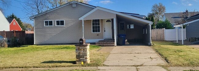 Primary Photo - 3 bed 1 bath