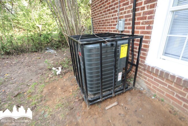 Building Photo - 905 Parkhaven Ln