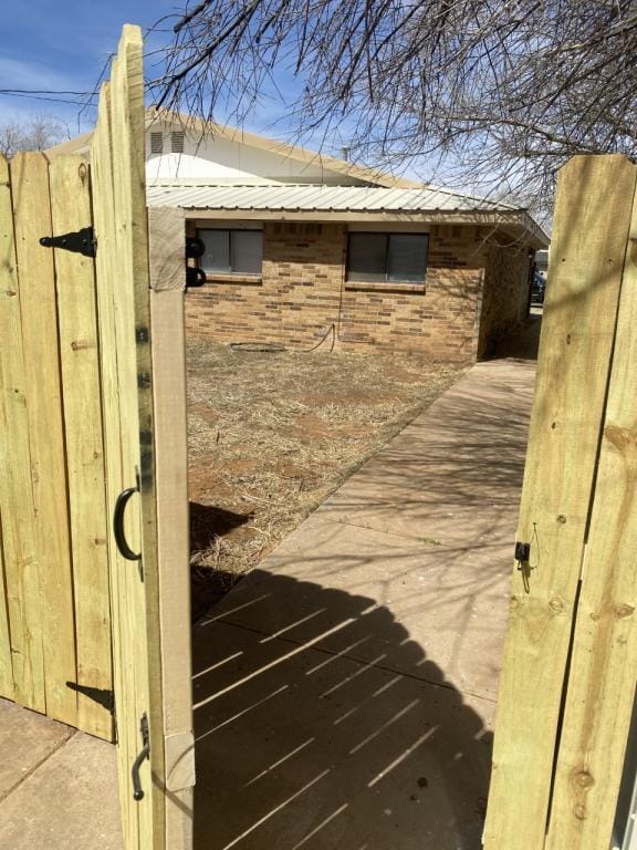 Building Photo - 425 W Spruce Ave