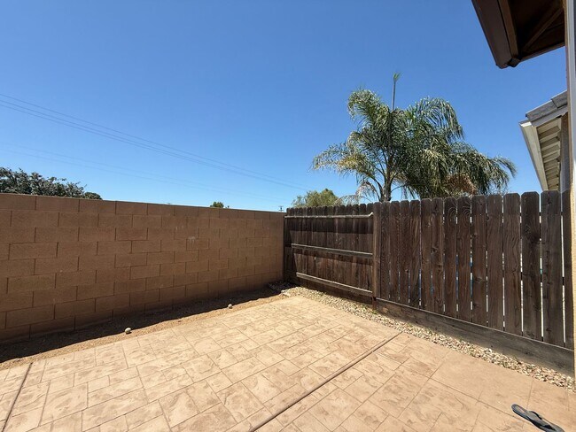 Building Photo - Must See! Fully furnished 3 bedroom, 2 bat...