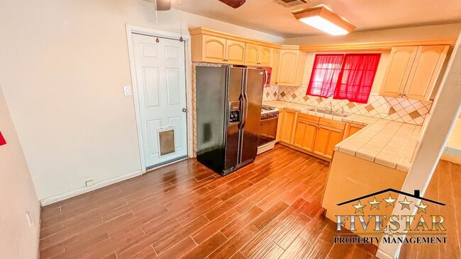 Building Photo - 3311 Camellia Dr