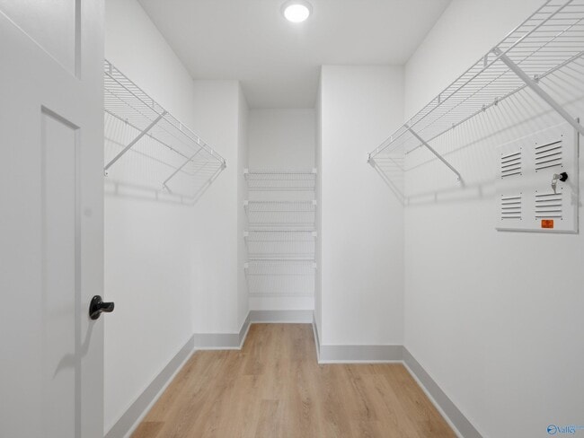 Building Photo - 8 Whispering Oak Dr SW