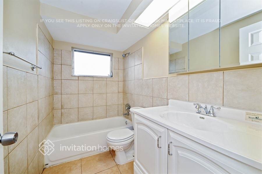 Building Photo - 3041 Holiday Lake Dr