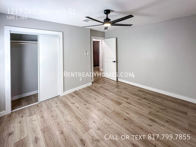 Building Photo - 1219 Des Jardines St