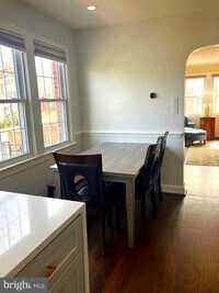 Building Photo - 626 S Irving St