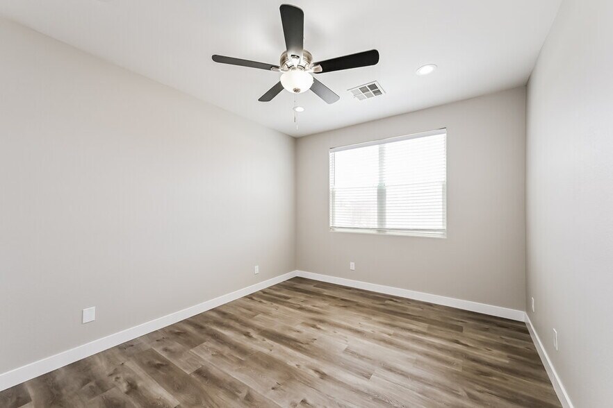 Building Photo - 6725 Brick House Ave