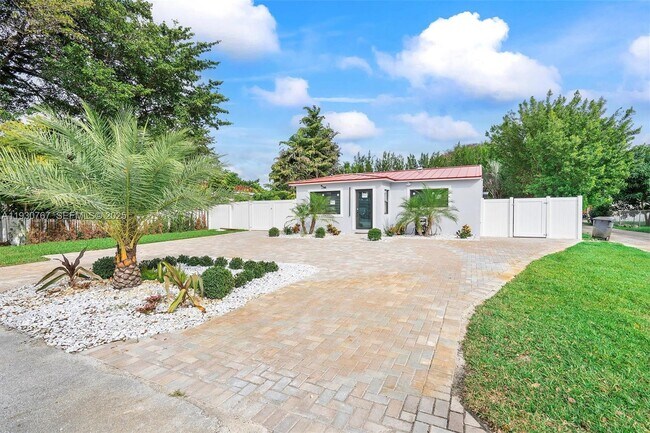 Building Photo - 1815 N 27th Ave