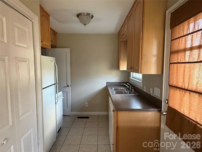 Building Photo - 524 Wakefield Dr