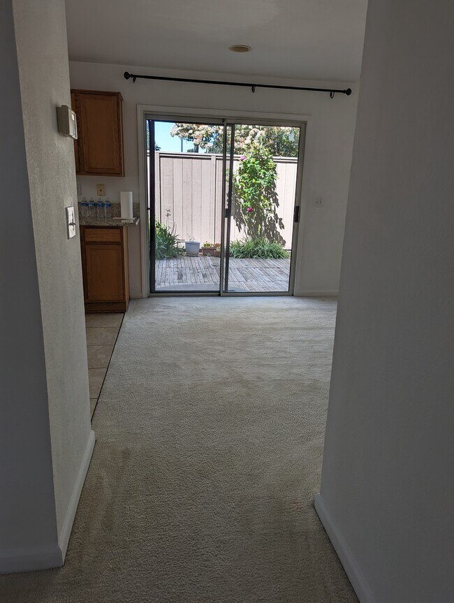 Building Photo - 5 Holtz Ct