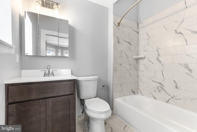 Building Photo - 200 W 10th St