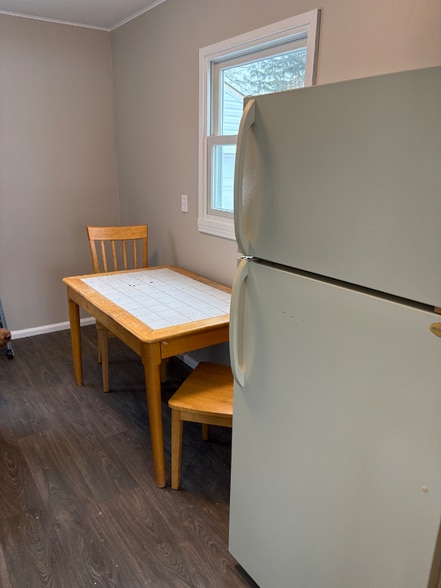 Building Photo - 147 S Surry Rd