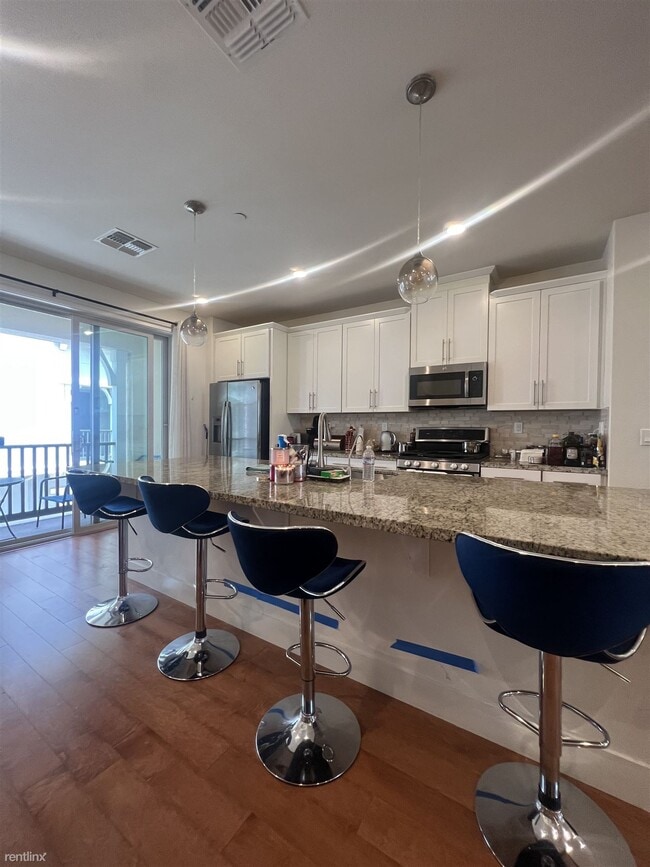 Building Photo - 4 br, 3.5 bath Townhome - 3053 Threecastle...