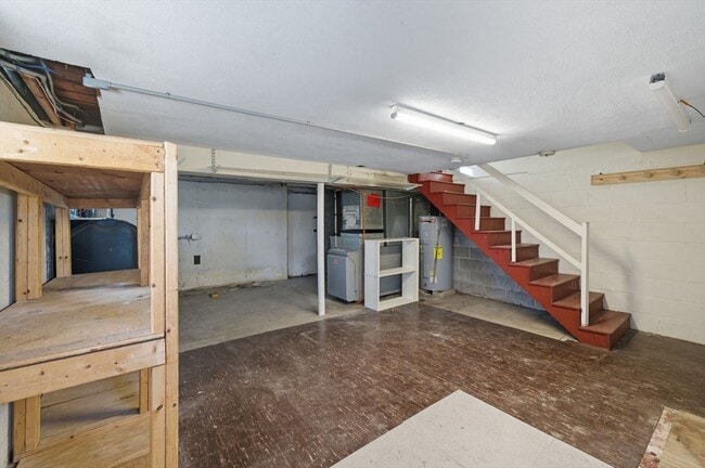 Building Photo - 33 Park Dr