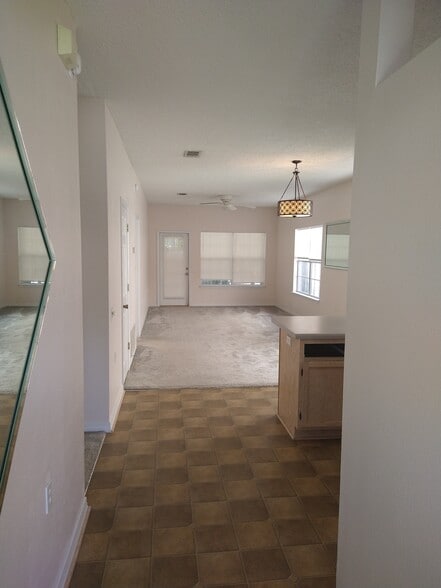 Building Photo - 217 Wildflower Ln