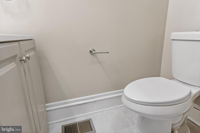 Building Photo - 5437 Webster St