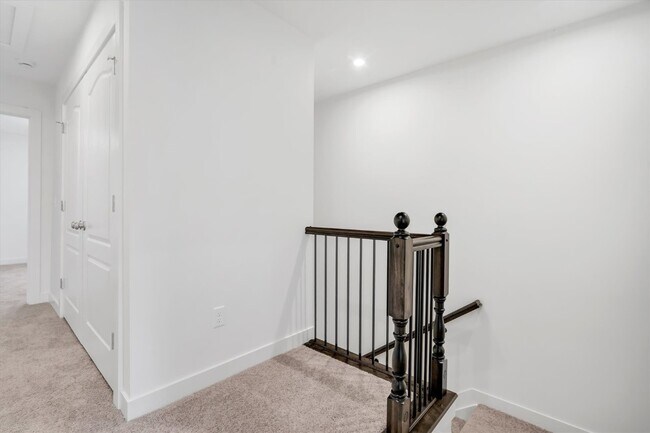 Building Photo - 304 Indigo Ct