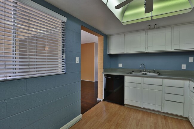 Building Photo - Arcadia condo w/patio