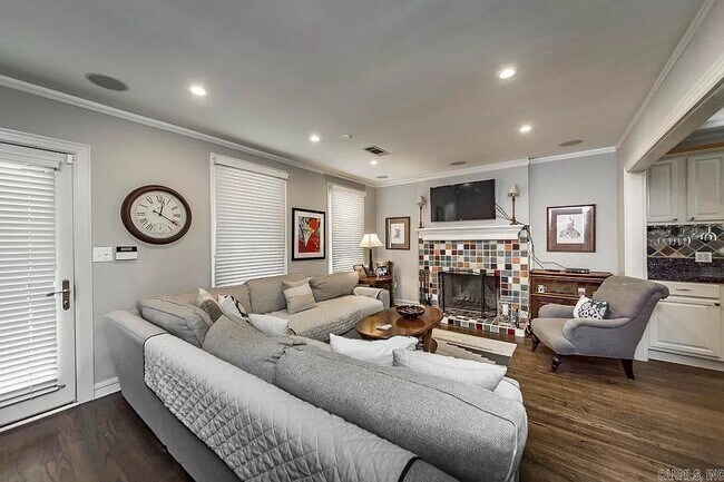 Building Photo - 1717 N University Ave