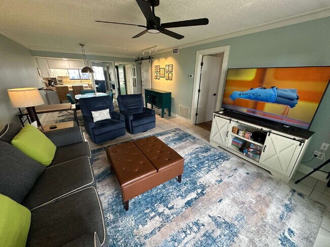 Building Photo - DIRECT RIVER CONDO