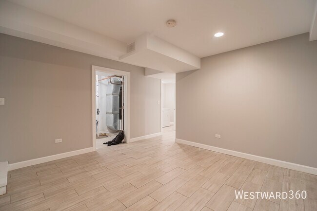 Building Photo - 1906 W 17th St