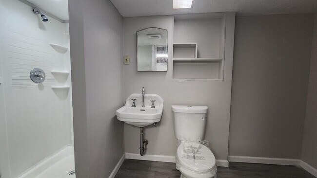 Building Photo - Spacious 3-Bedroom Ranch on Oversized Lot Near Manchester & 141 with Finished Basement