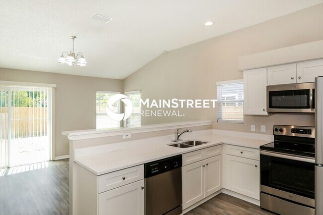 Building Photo - 3 Bedroom Pet-Friendly Home in Jacksonville, FL with Main Street Renewal